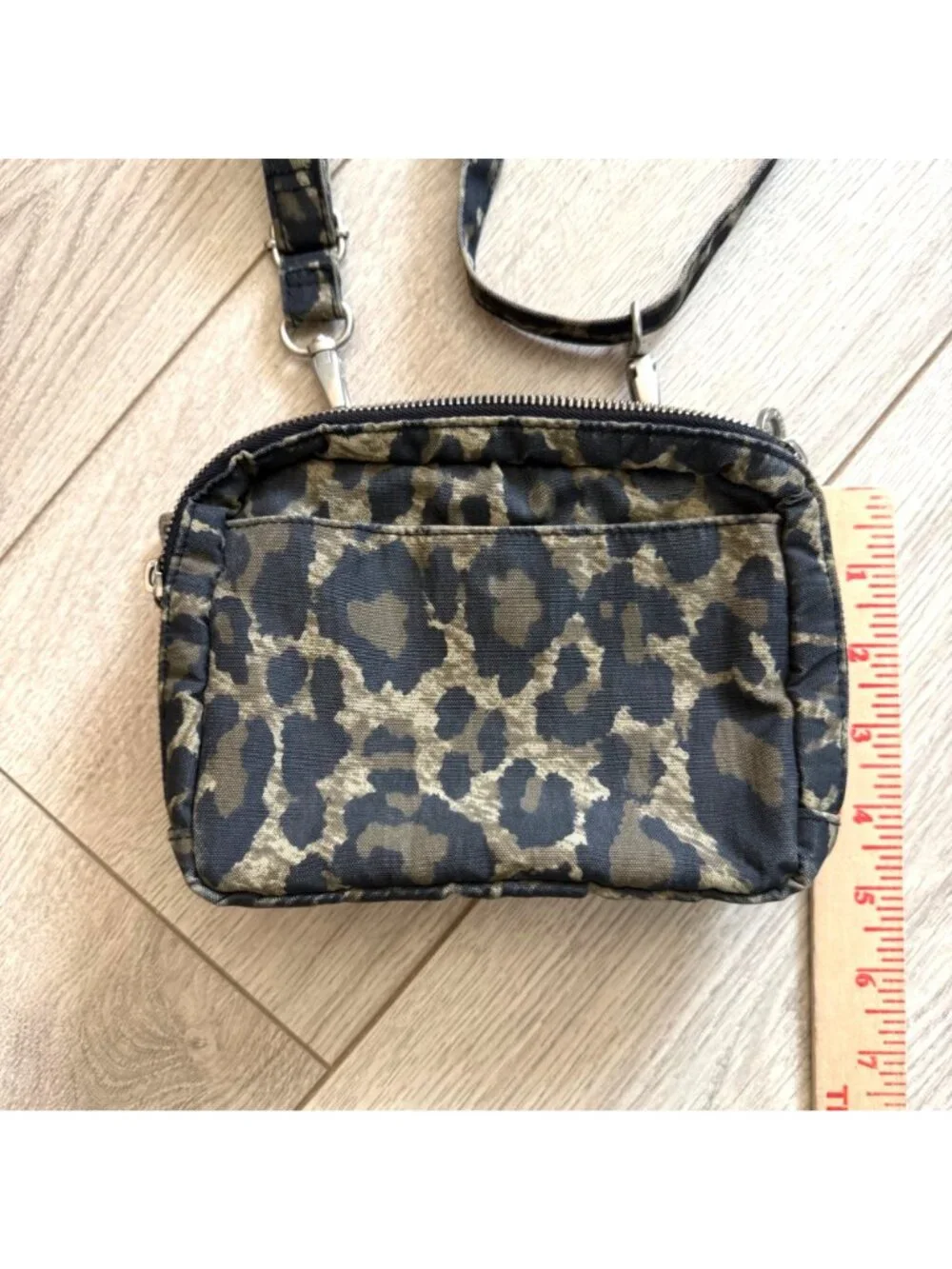 Baggallini Women's Crossbody Bag Black Tan Leopard Print Purse Adjustable Strap